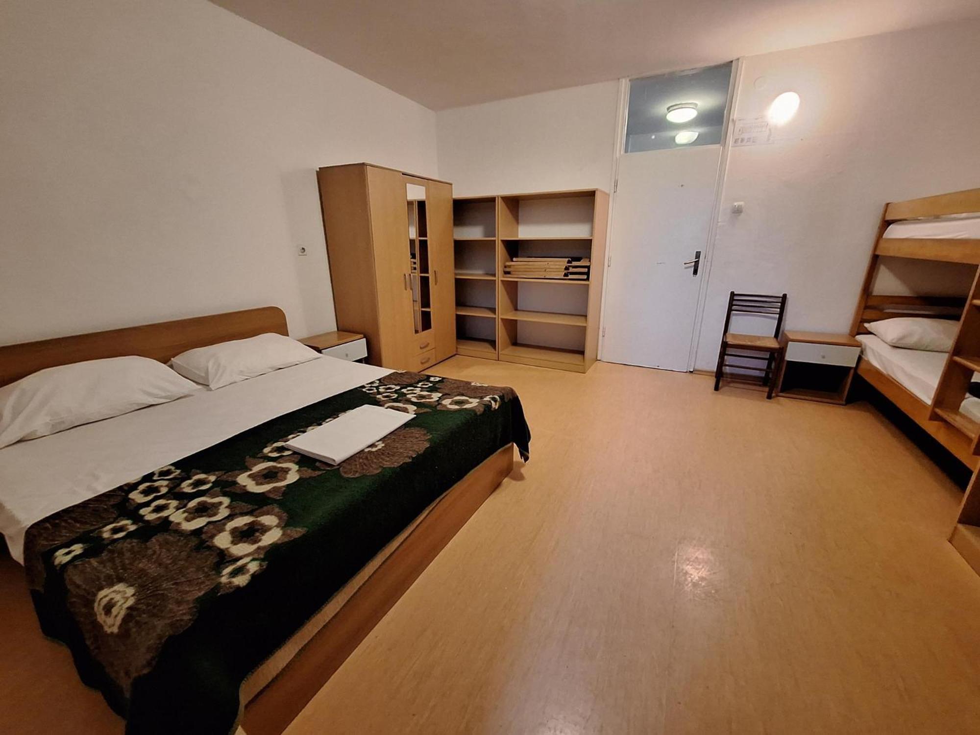 Youth Hostel Pinesta Novigrad  Екстер'єр фото