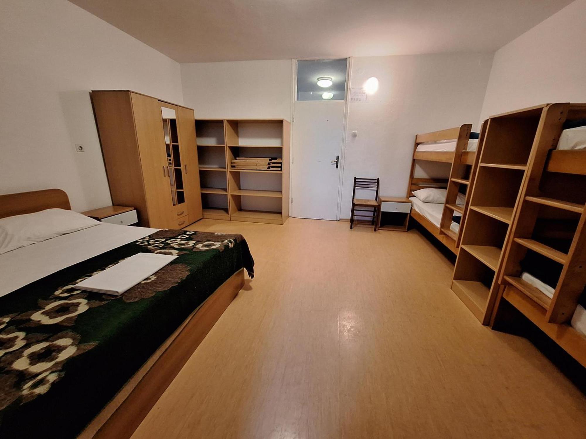 Youth Hostel Pinesta Novigrad  Екстер'єр фото